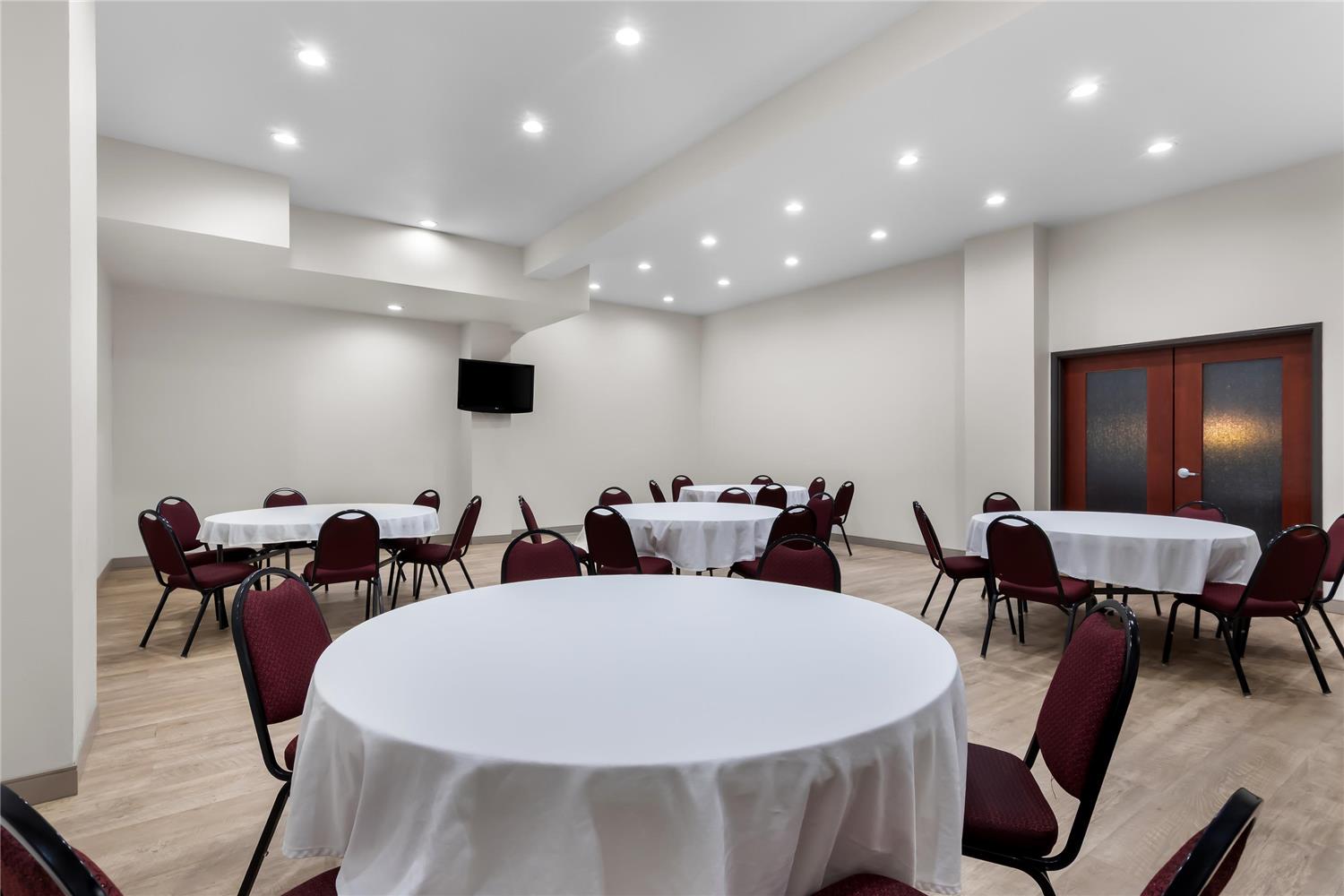 Comfort Suites Yukon SW Oklahoma City 13/17
