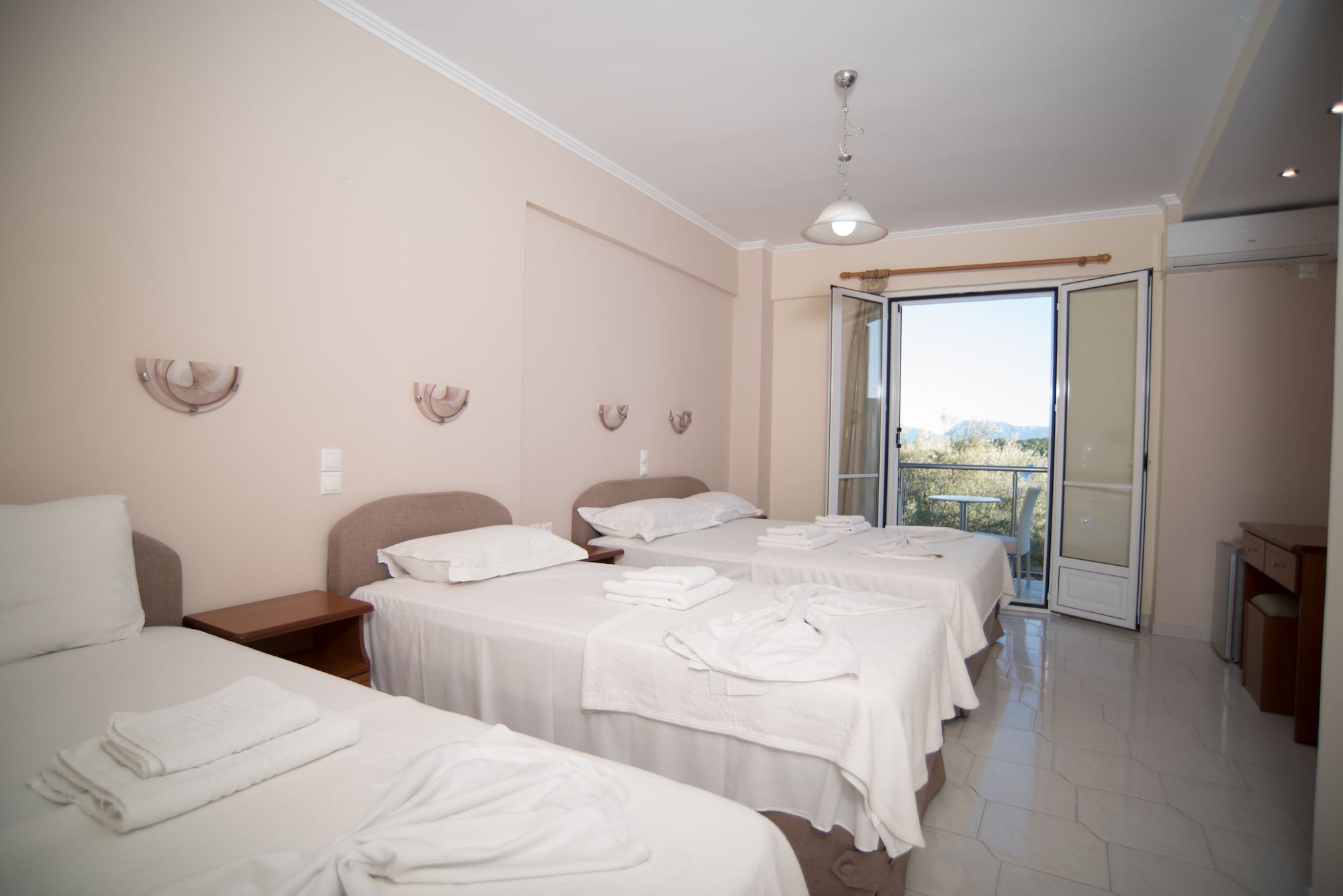 ROOM, QUADRUPLE, SEA VIEW