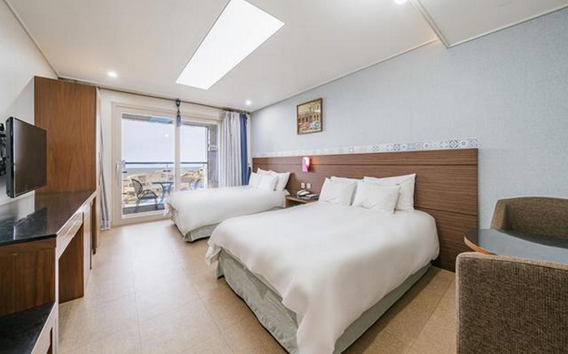Emerald, Ocean, Suite, Twin Beds