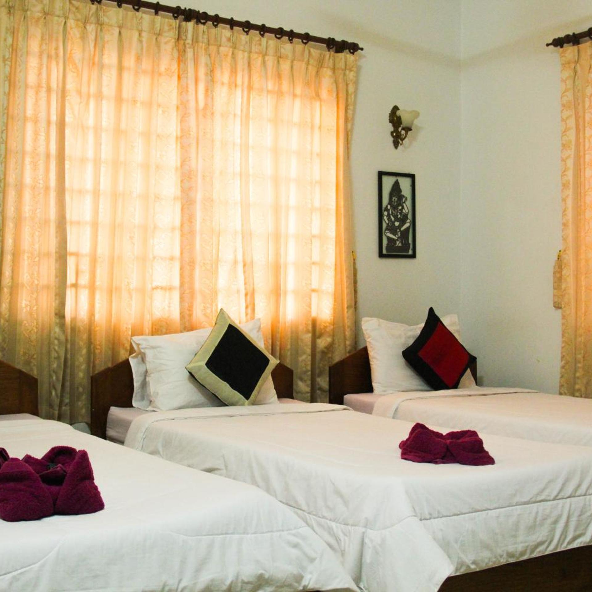 ROOM, TRIPLE, WITH FAN