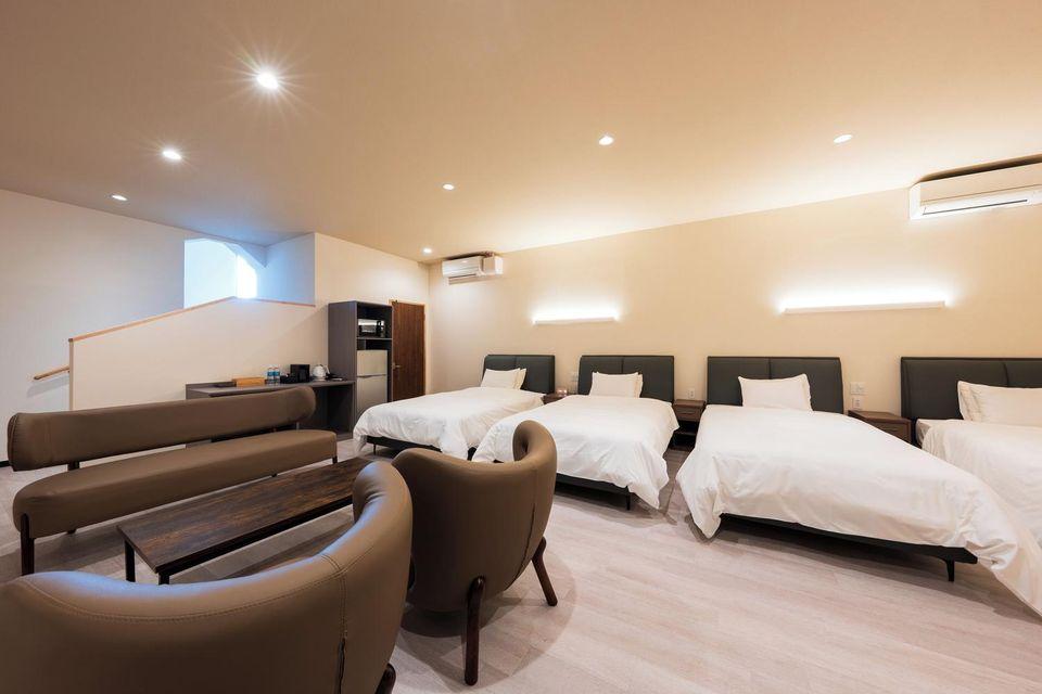Room, Outdoor Wing
