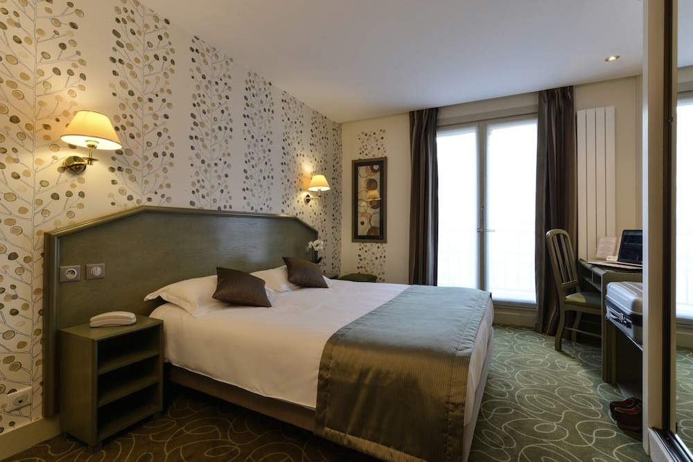 ROOM, DOUBLE BED