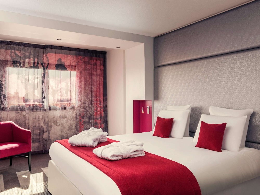 PRIVILEGE, DOUBLE BED