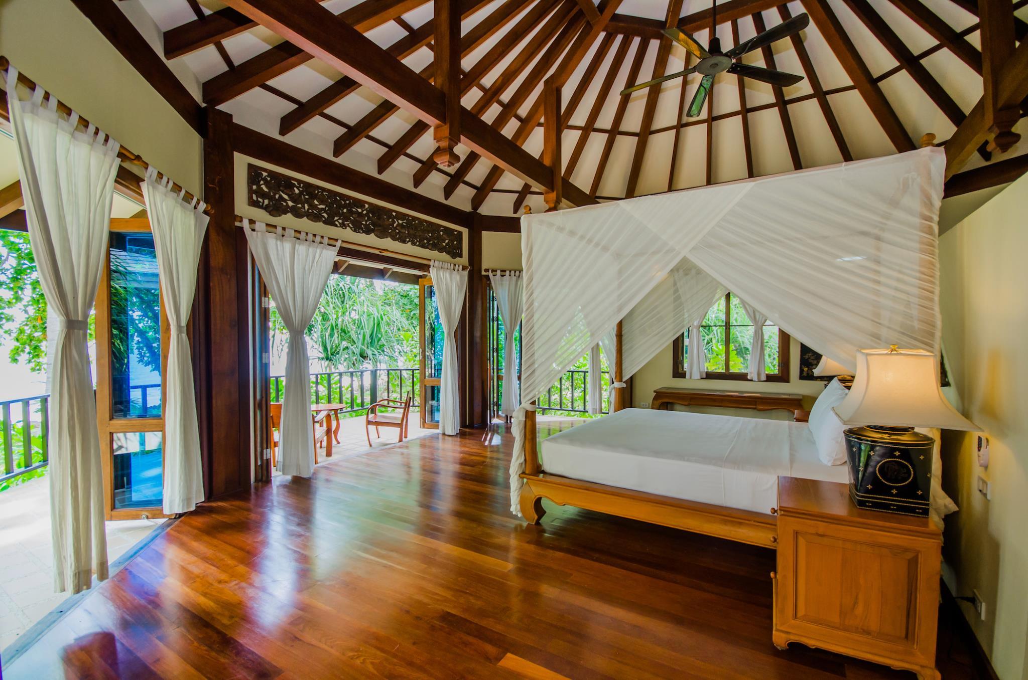 4 Bedrooms, Villa, Beach Front, with Pool