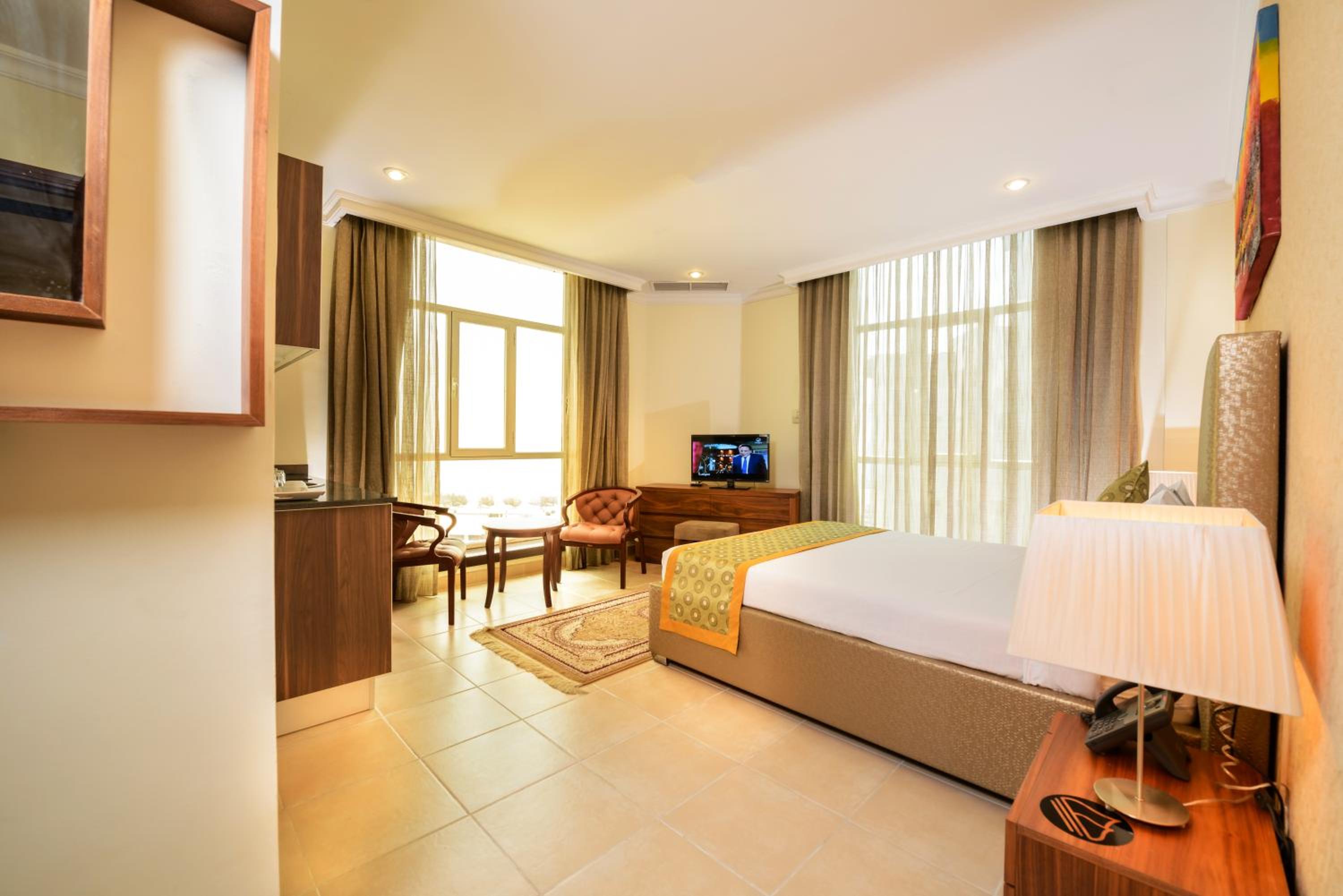 غرفة قياسية بسرير كينج، Bravo Royal Hotel Suites 2/2