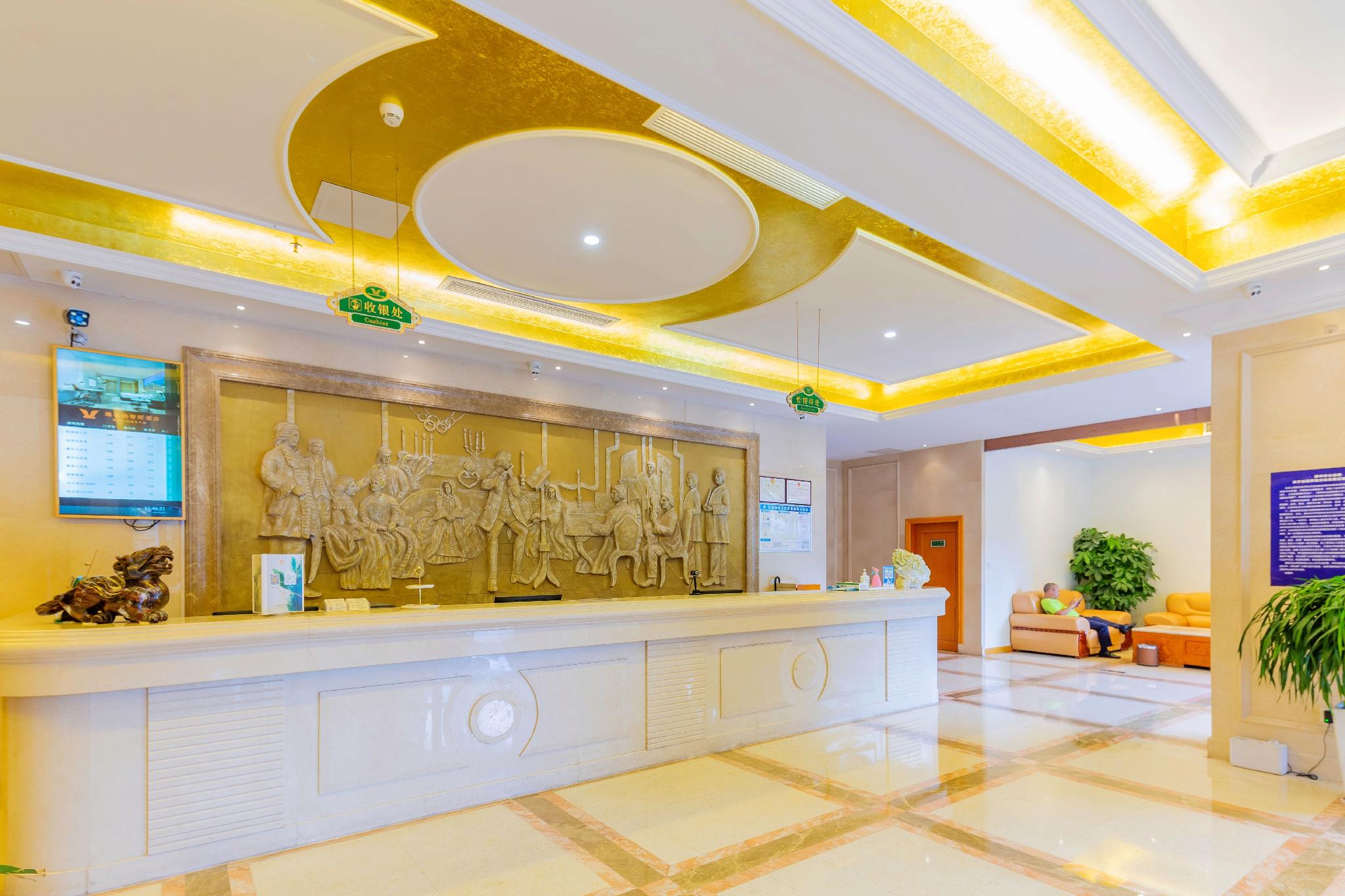 Outsky Hotel 9/50