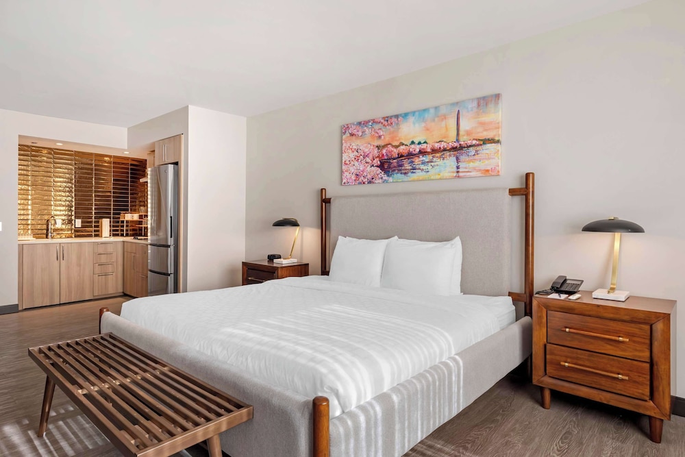 ROOM, KING BED, ACCESSIBLE
