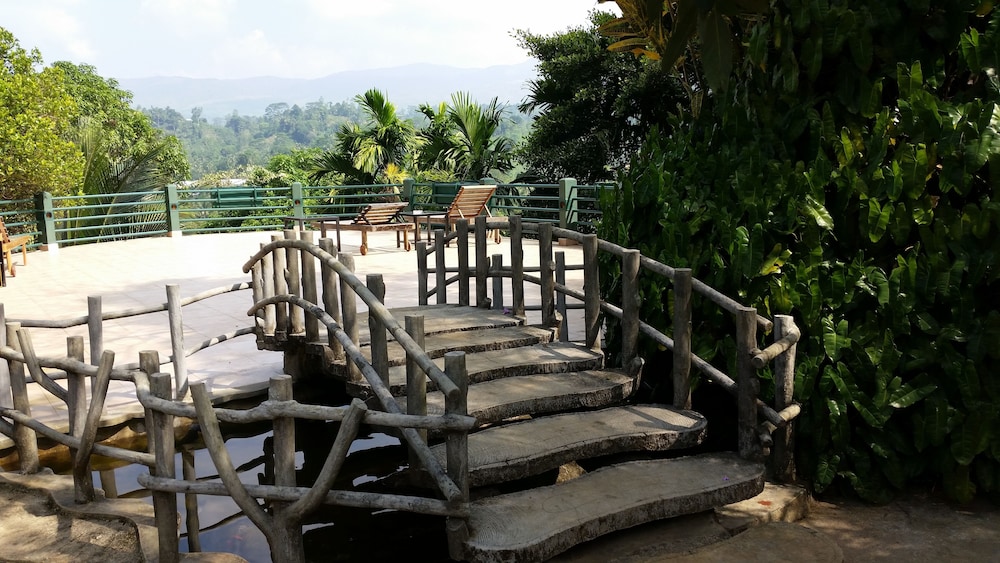 Rainforest Lodge 44/50