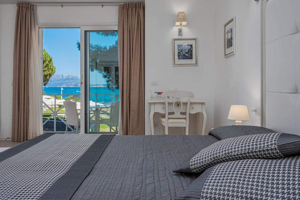 The Pelican Beach Resort & SPA - Adults Only 9/50