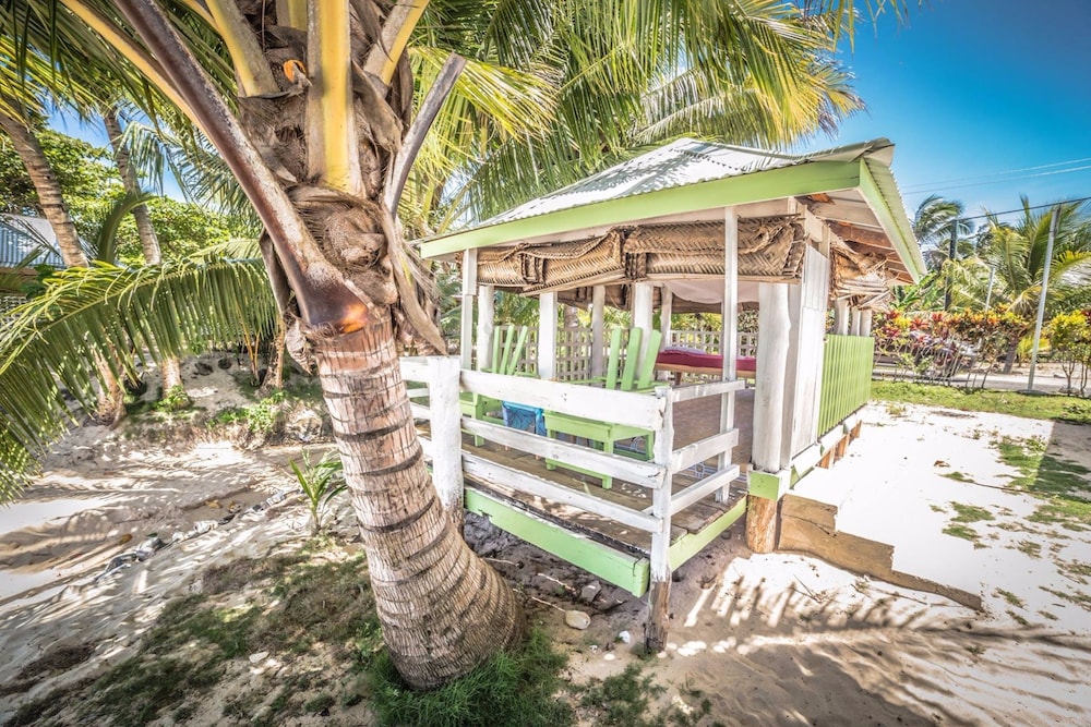 Tailua Beach Fale 27/29