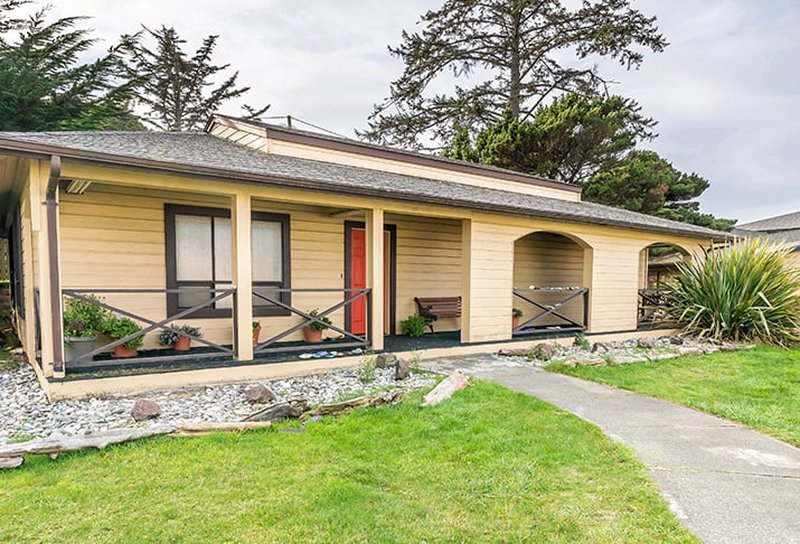 Gold Beach Inn 31/33