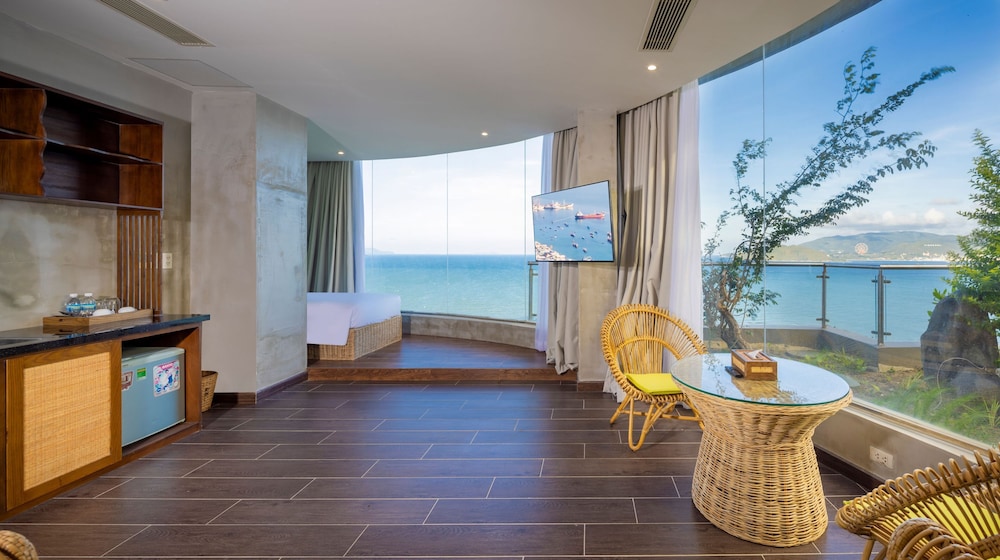 The Light Hotel Resort 42/70