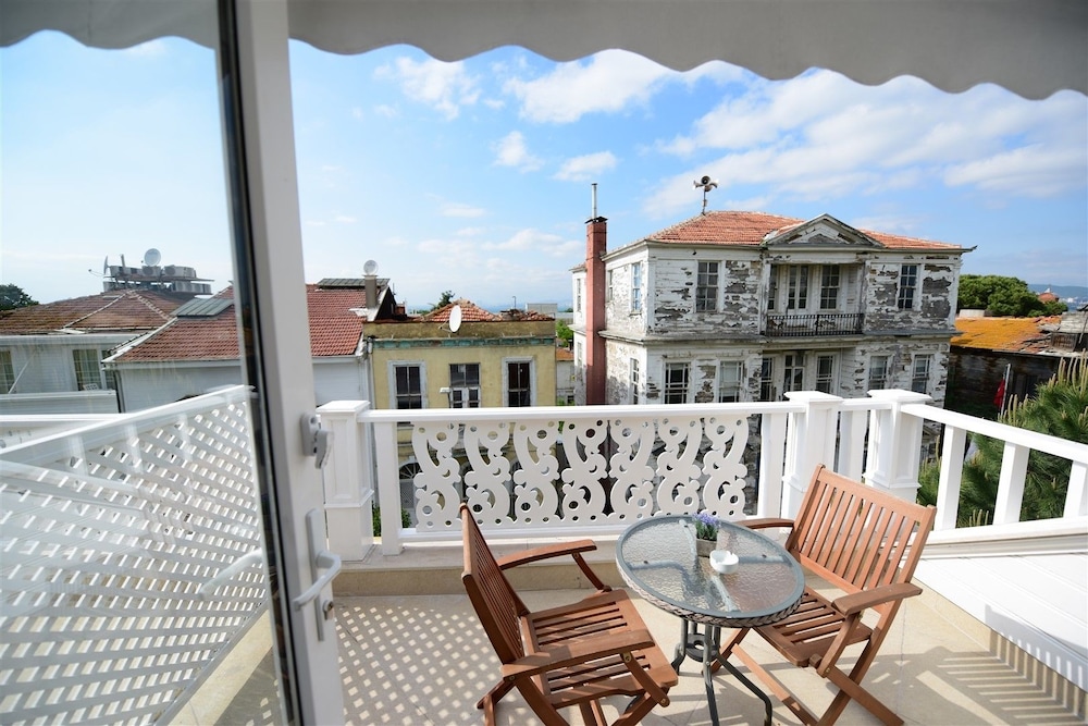 White Palace Otel 48/50