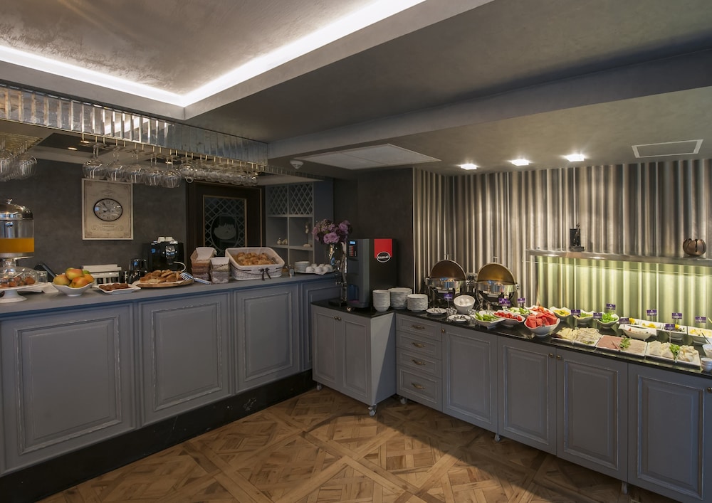 Le Petit Palace Hotel 41/50
