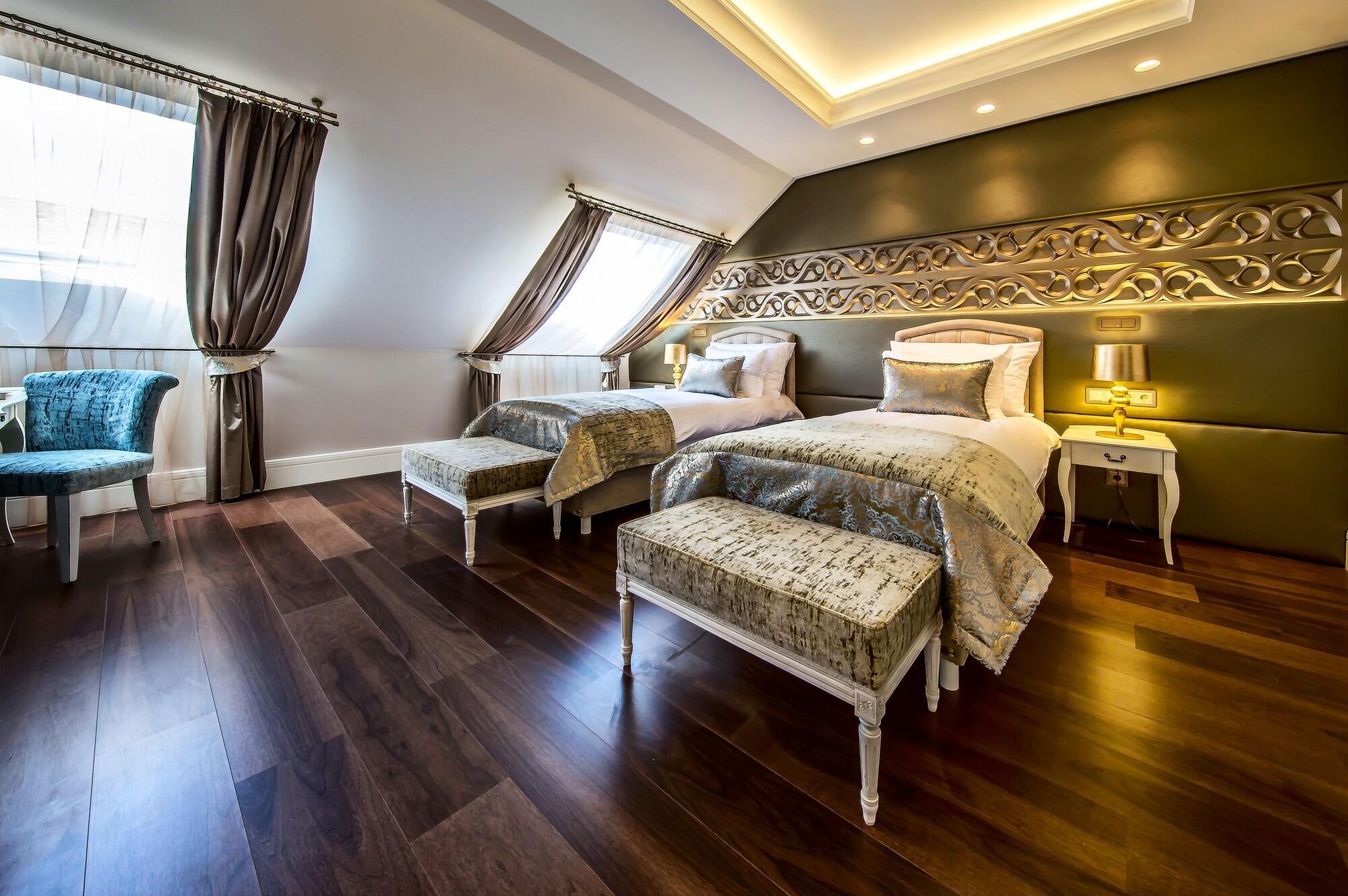 Deluxe, Twin Beds