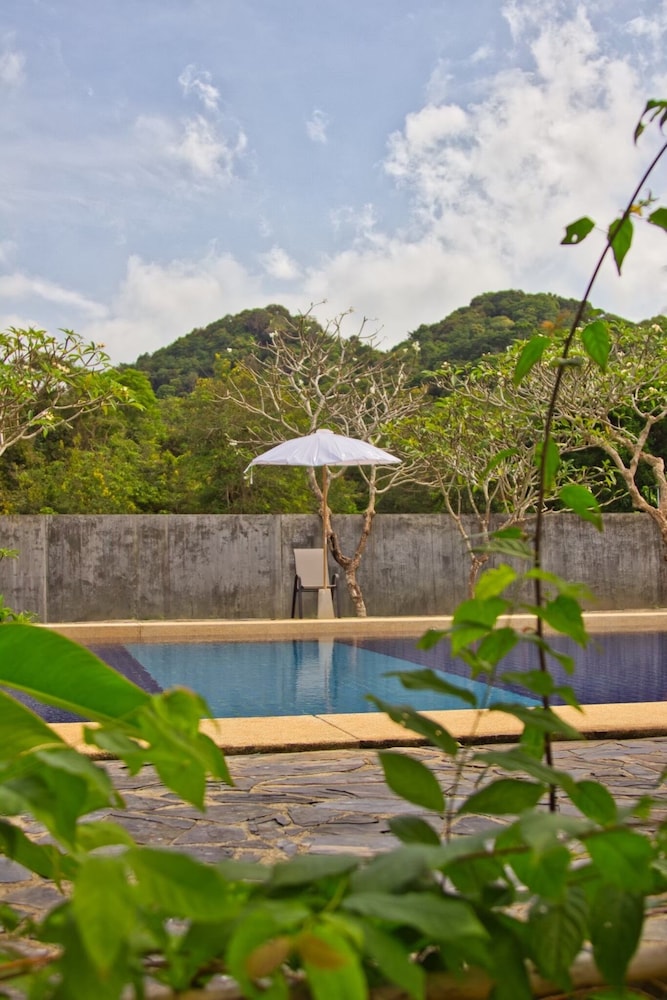 Lanta White Rock Resort Koh 61/69