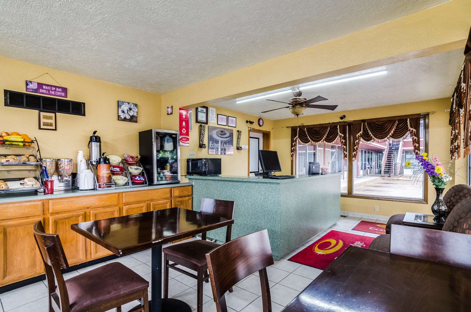 Econo Lodge Winfield 21/24