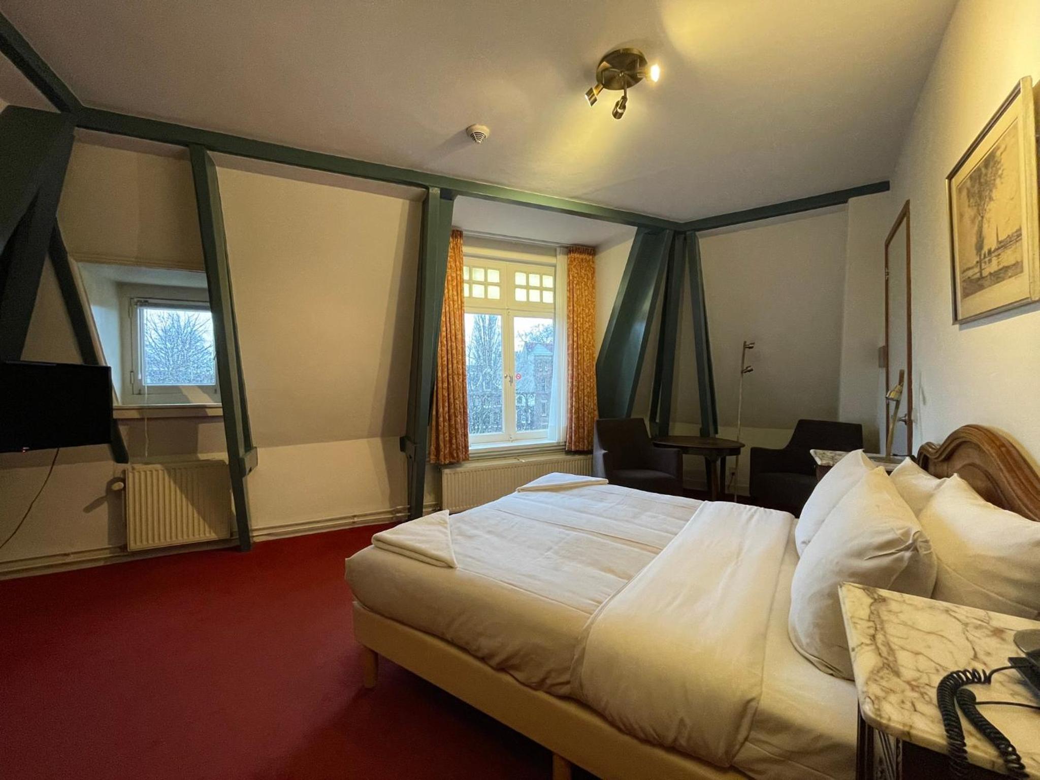 Room at Amsterdam Wiechmann Hotel, AMSTERDAM