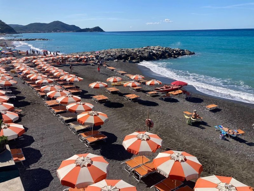 Hotel Tirreno 34/43