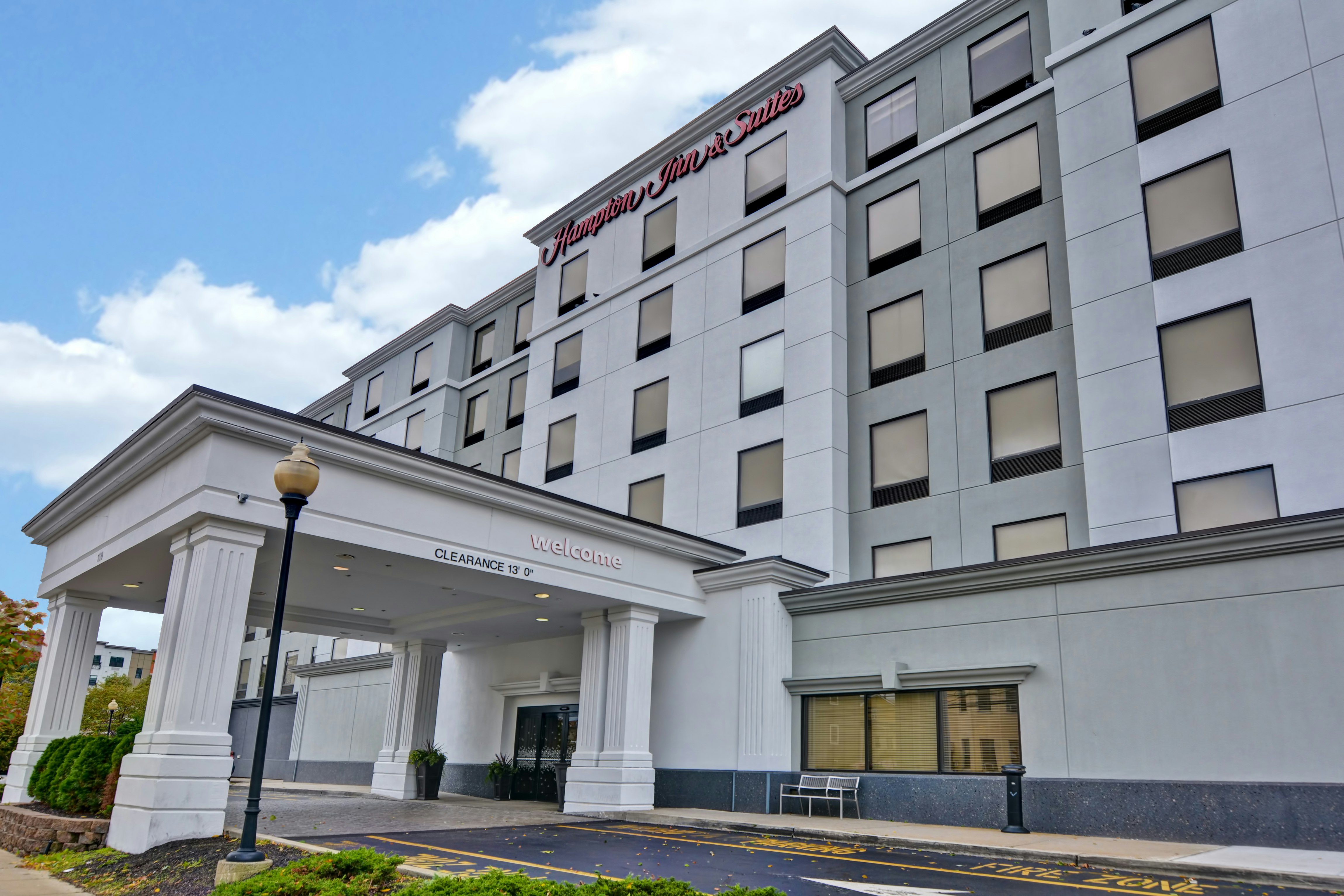 Hampton Inn Suites Newark Harrison Riverwalk 2/60