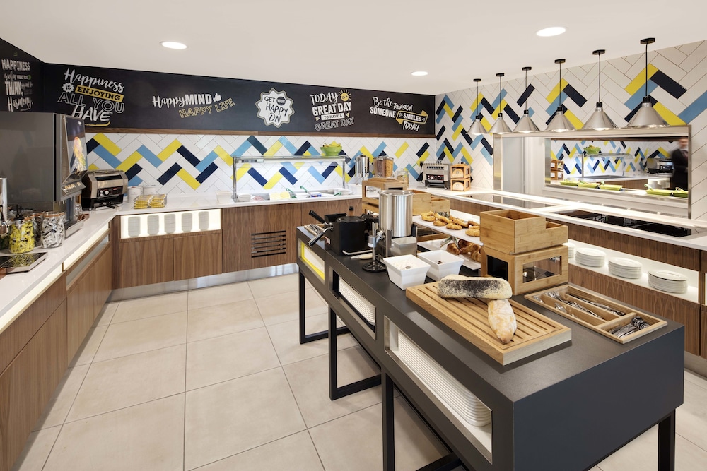 Hampton By Hilton London Stansted Airport 27/59
