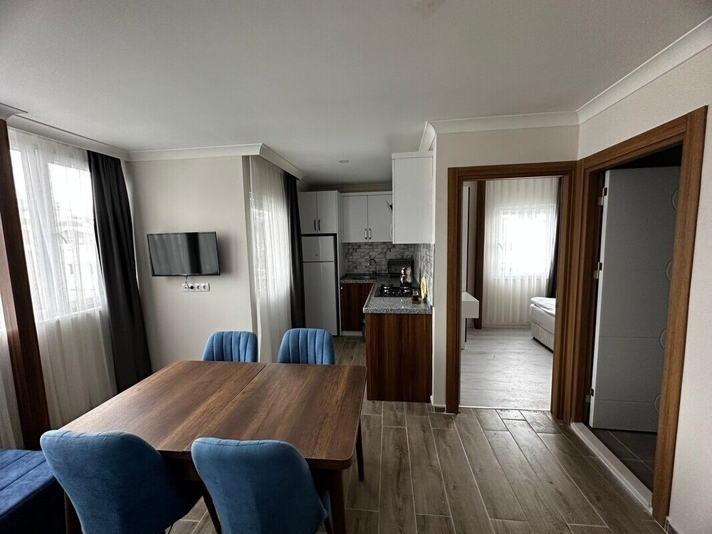 Theluna City Hotel 6/16