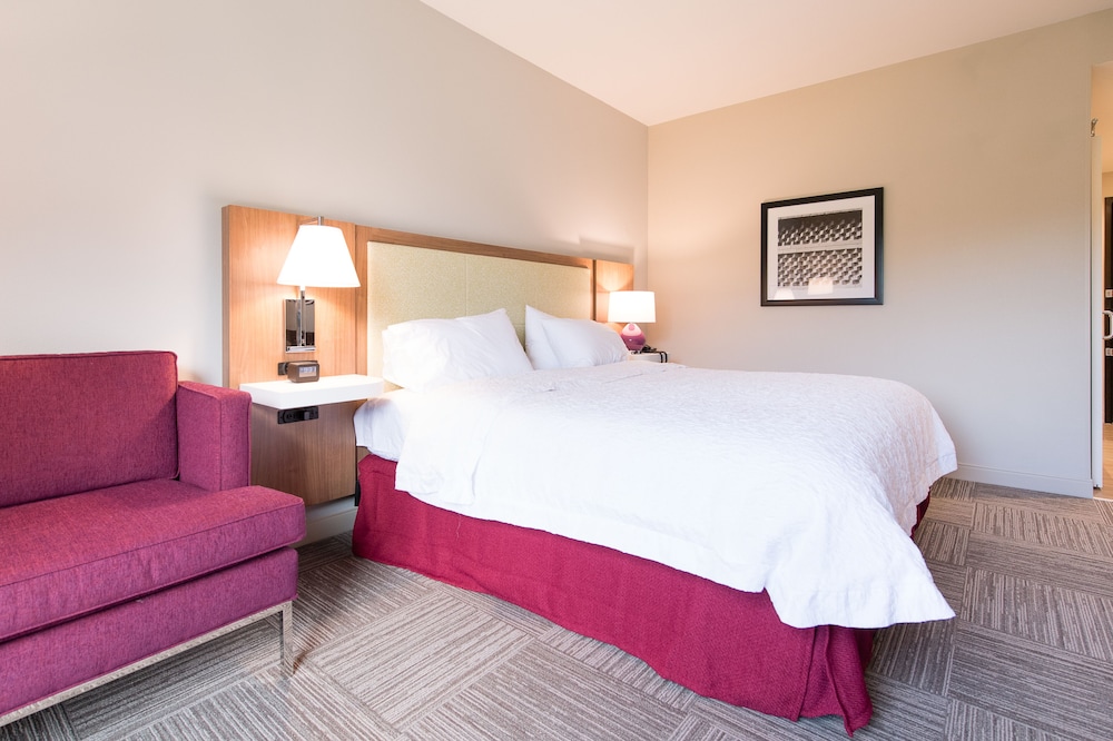 Hampton Inn & Suites Fayetteville 12/46