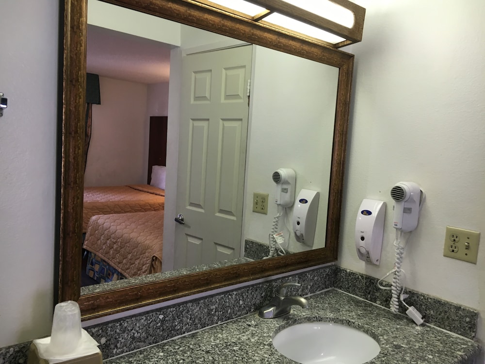 غرفة بسرير كينج، Riverside Inn & Suites 5/5