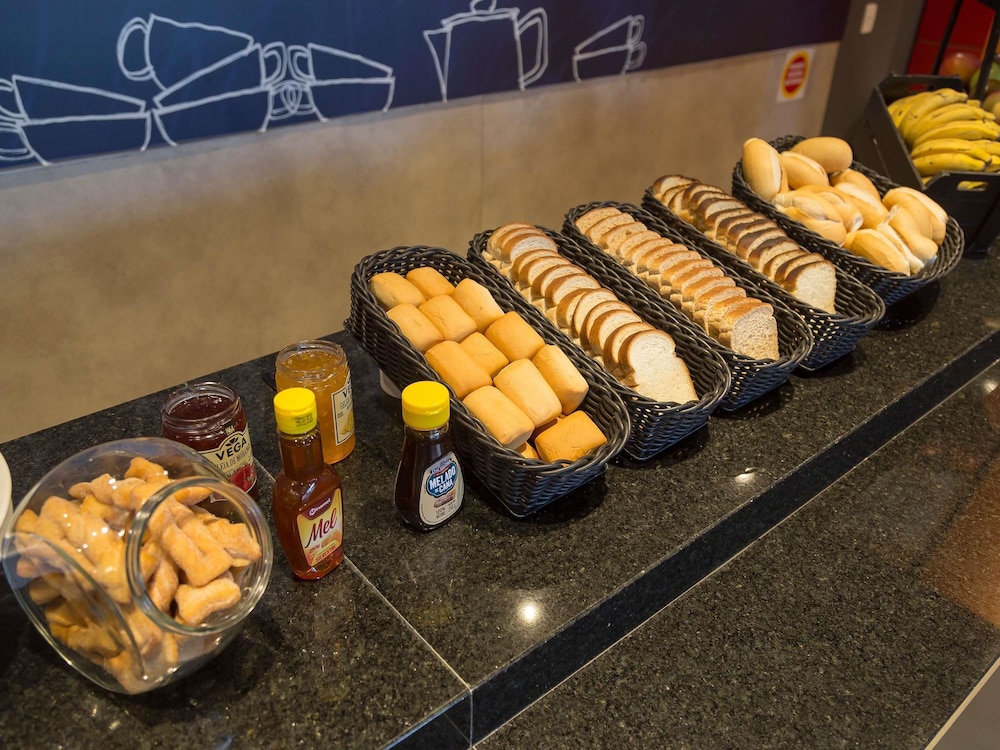 Ibis Budget Blumenau 37/68