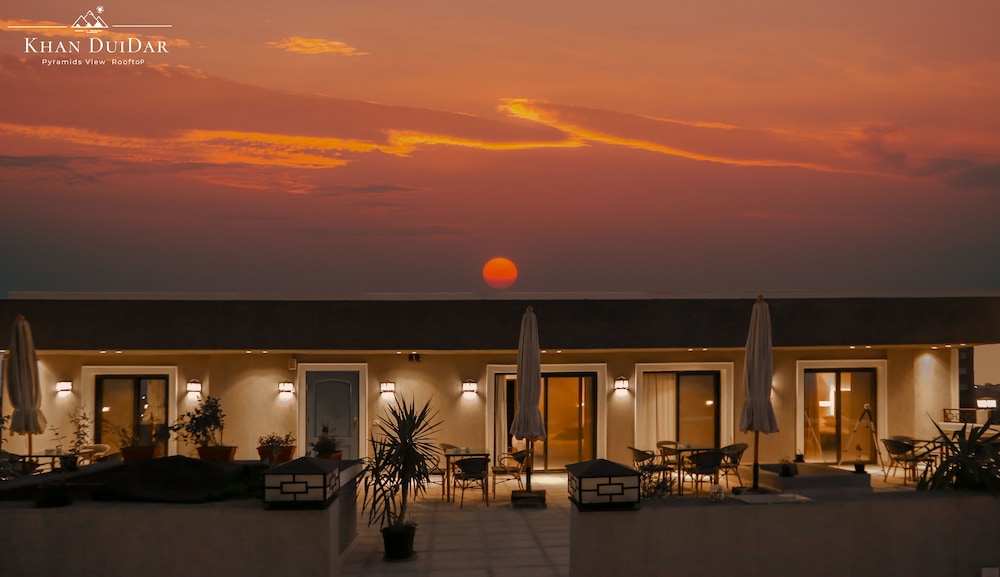 Khan Duidar Inn - Pyramids View Rooftop in GIZA