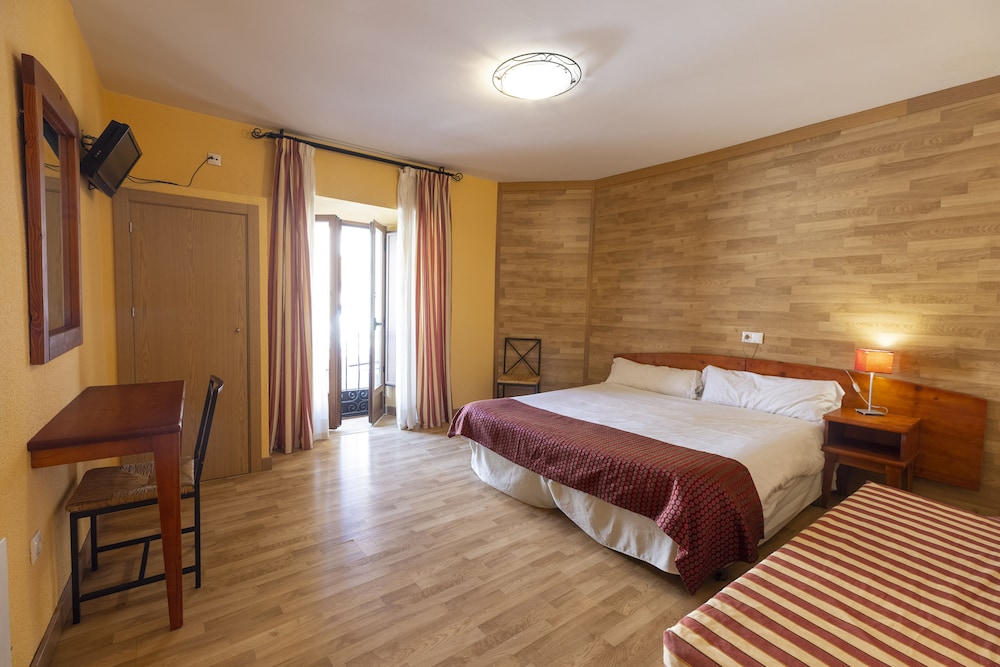 Hostal Restaurante Puerta del Alcázar 13/61