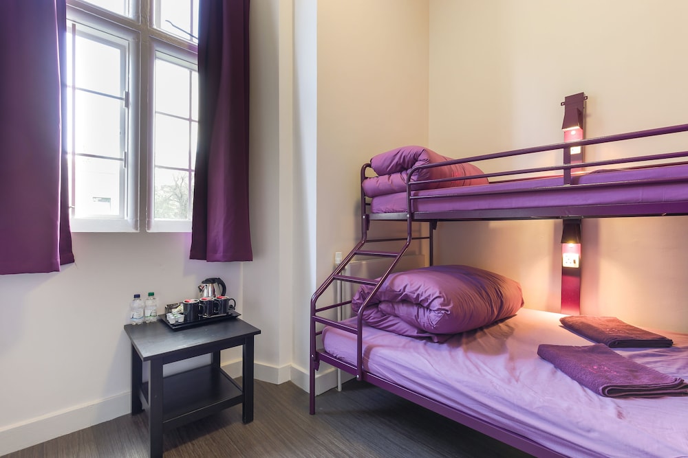 Safestay London Kensington Holland Park 10/27