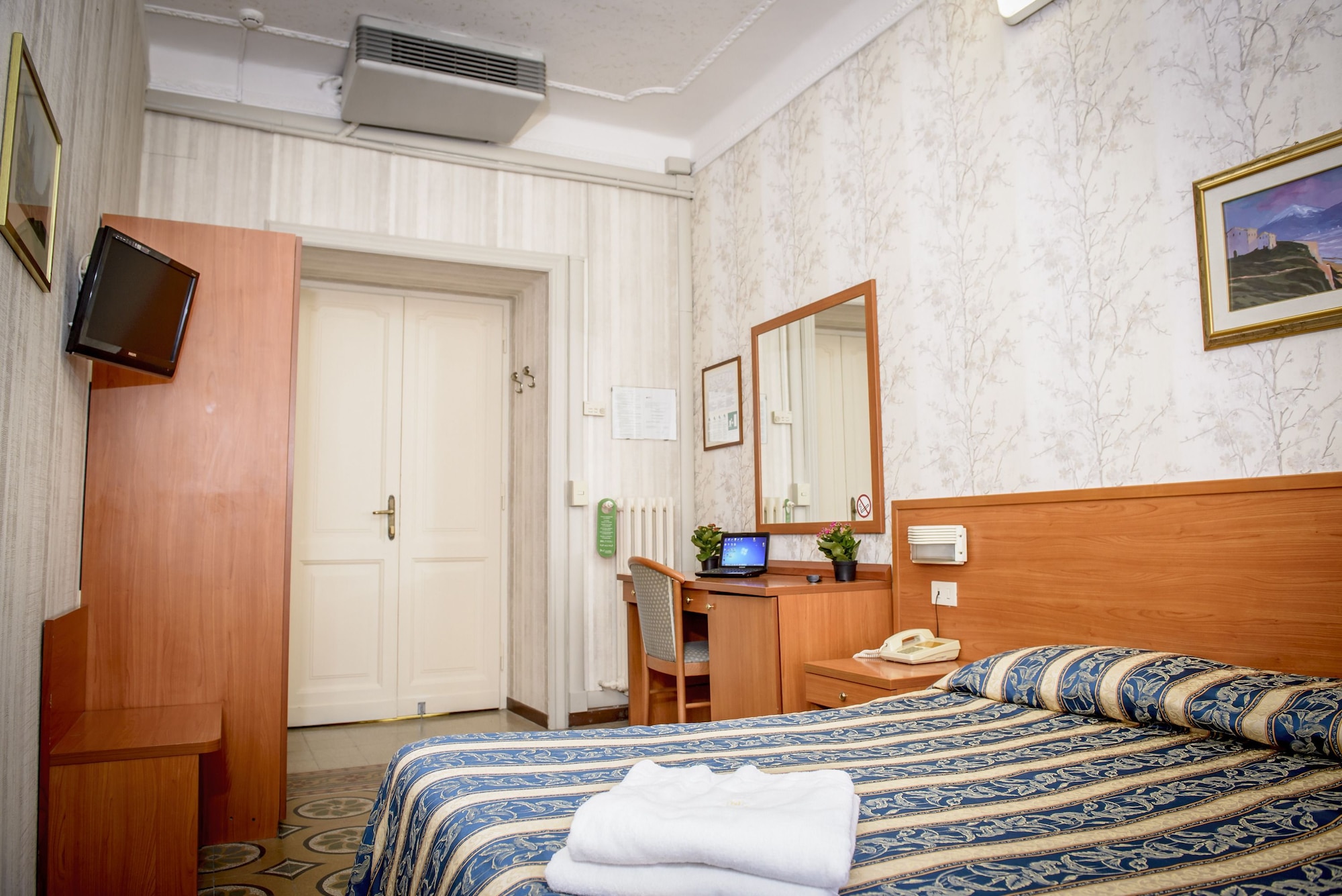 غرفة بسريرين منفصلين، Hotel Emmaus 3/6