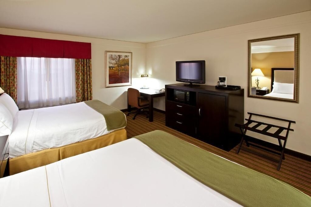 Baymont by Wyndham Litchfield 10/29