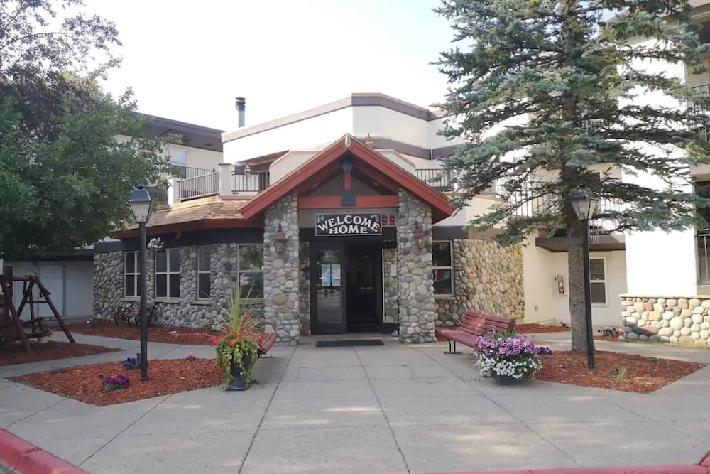 The Fold Hotels Steamboat Springs secondary