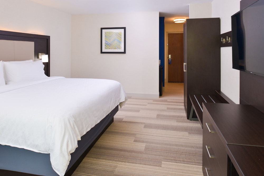 Holiday Inn Express Suites Shreveport Downtown Hotel 14/41
