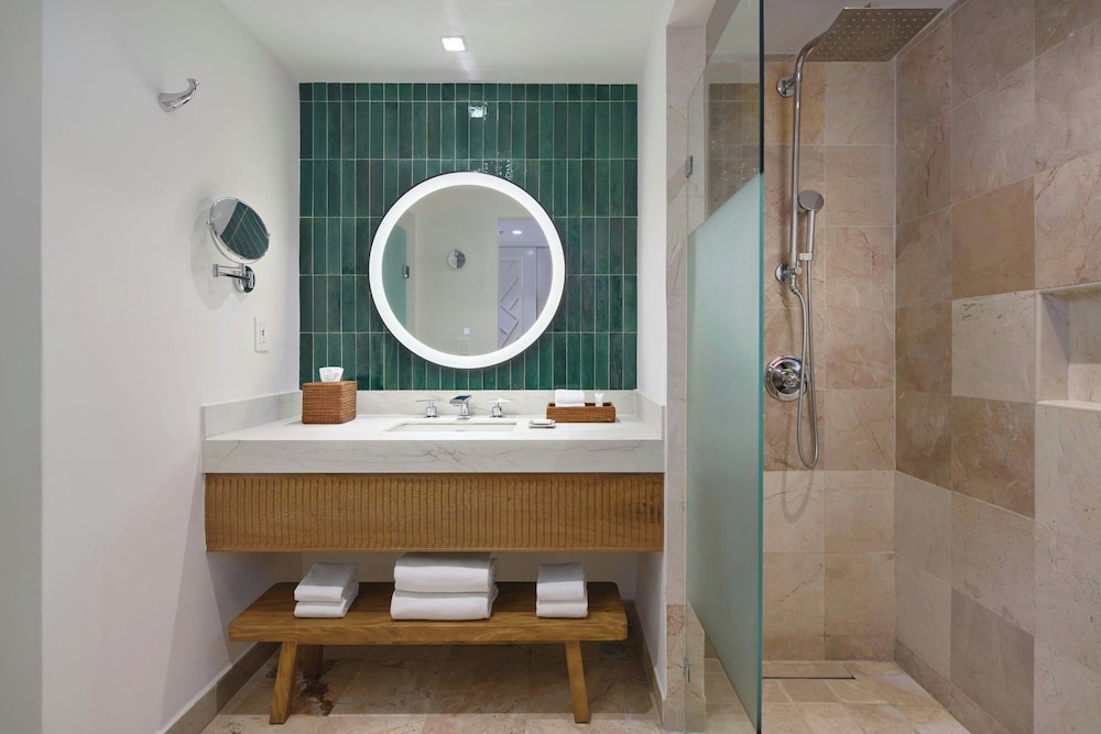غرفة بانورامية بسريرين مزدوجين بإطلالة على البحر بشرفة، Marriott Puerto Vallarta Resort and Spa (ex Casa Magna Marriott Puerto Vallarta Resort and Spa) 7/10