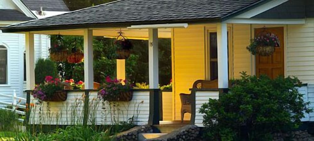 WoodStock Inn 3/43