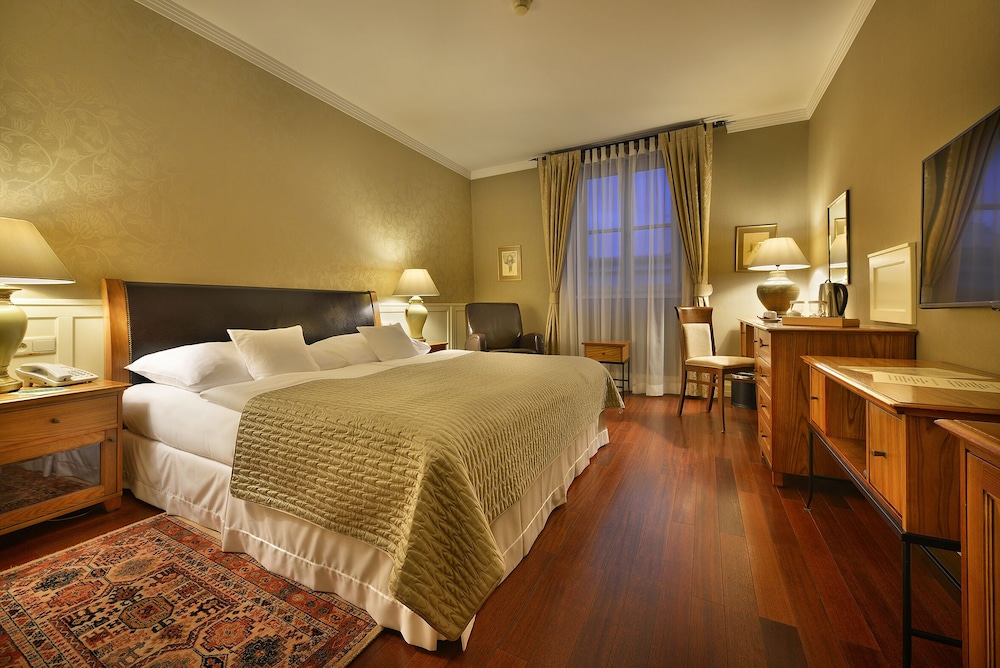 Marrol S Hotel 8/46