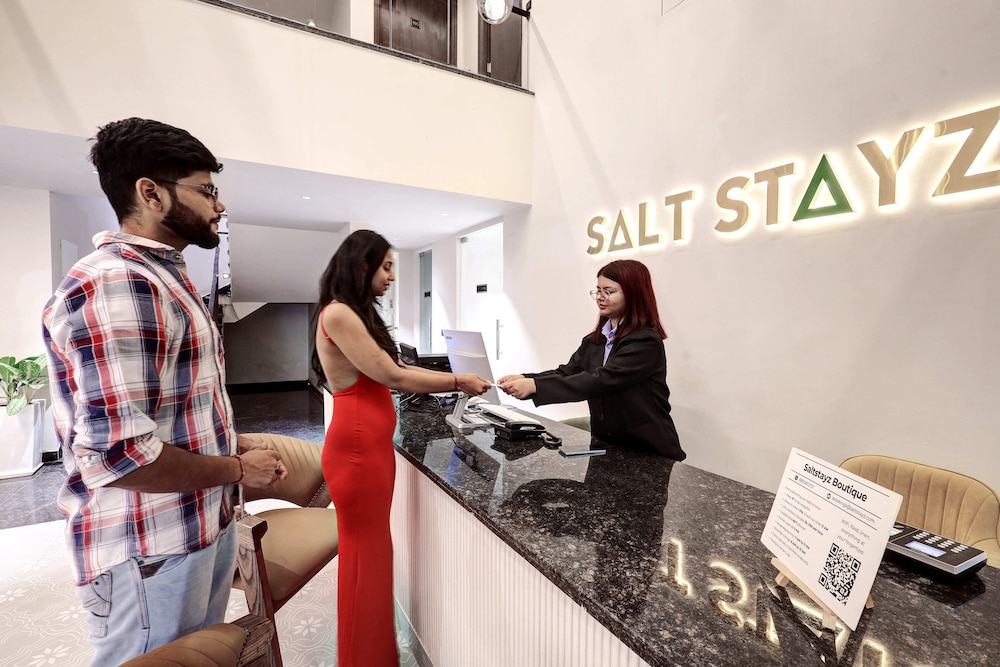Saltstayz Premier Sector 42 - Golf Course Road 7/62