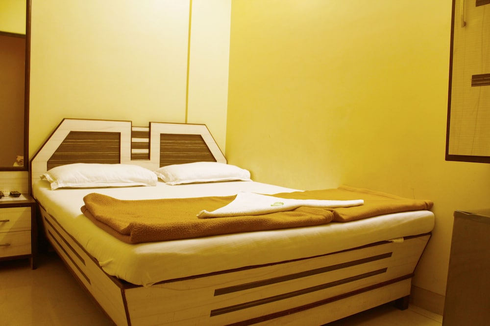 ROOM, DOUBLE BED