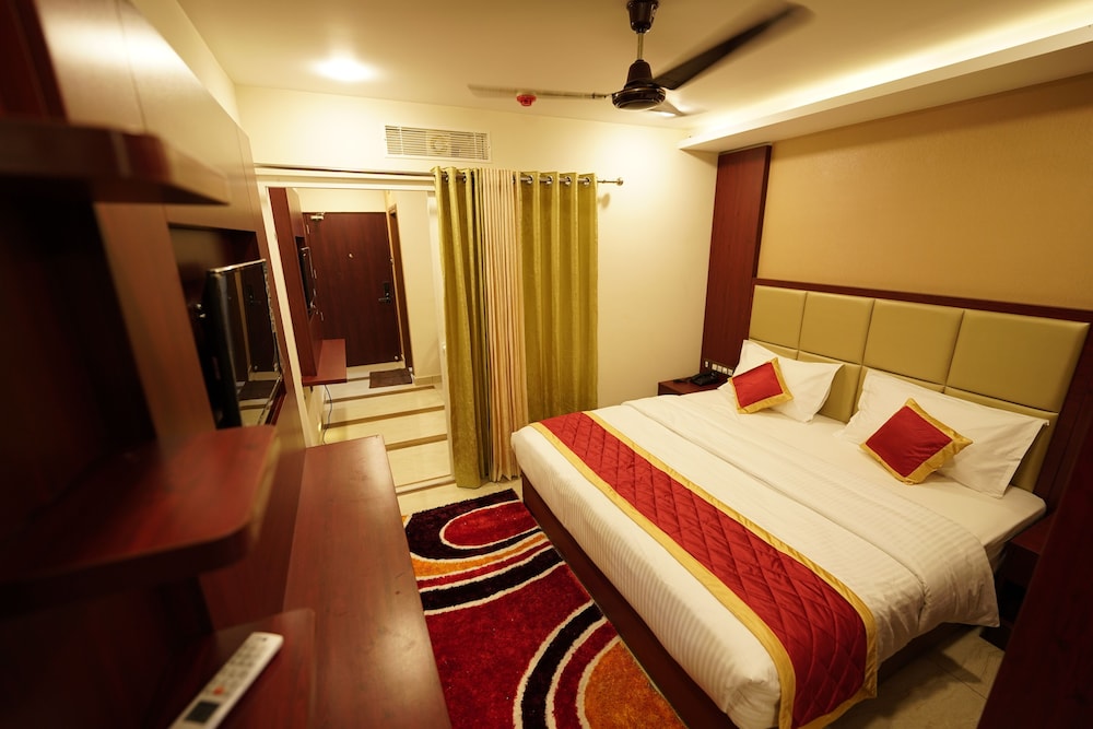 Royal, Queen Bed