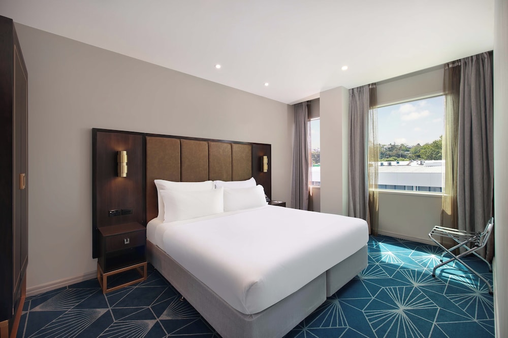1 Bedroom, Swiss Super, Suite, Queen Bed