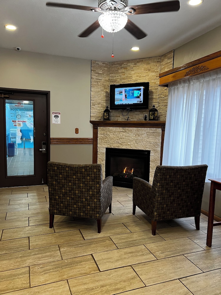 Travelodge by Wyndham Ishpeming/Marquette 37/49
