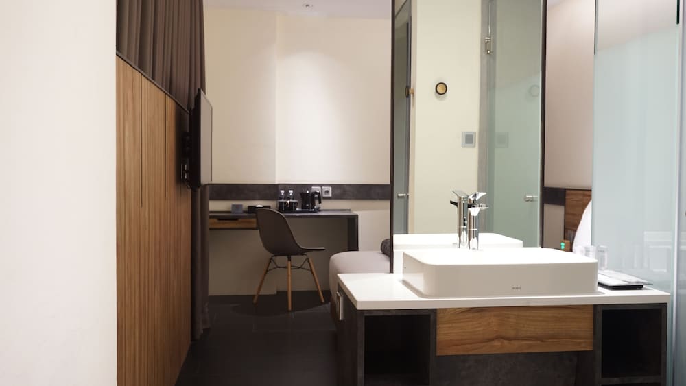 Erian Hotel 49/50