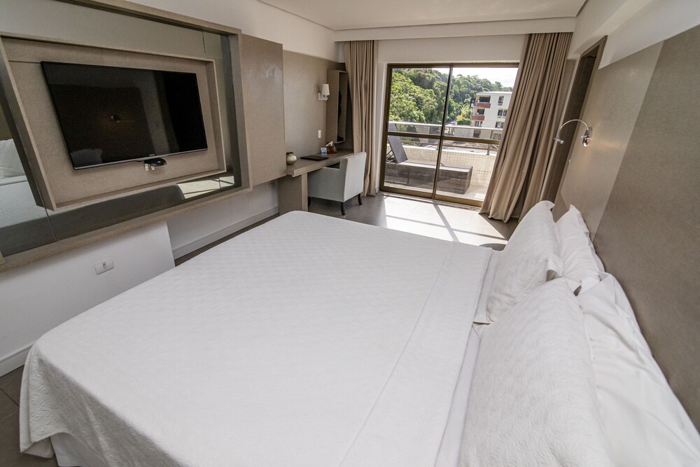 Presidential, Suite, King Bed, Side View, Hot Tub, Balcony