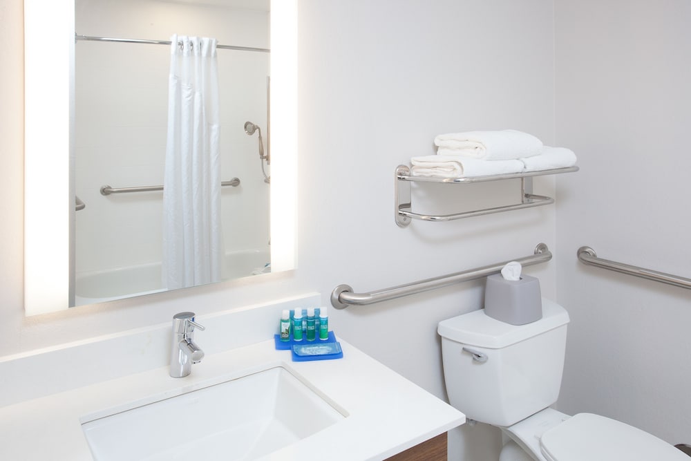 Holiday Inn Express Haskell-Wayne Area 24/75