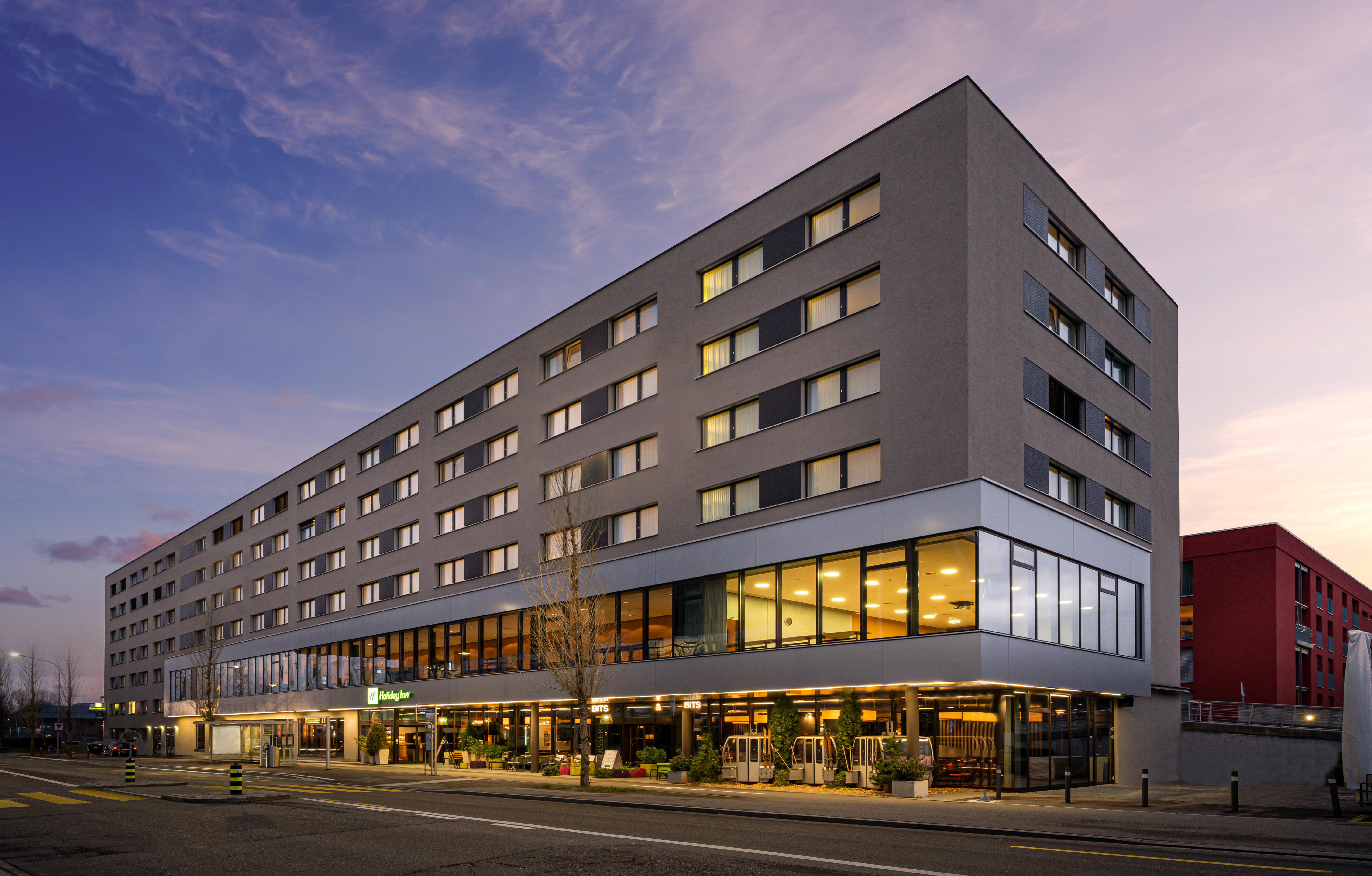 Holiday Inn Zurich Messe 3/77