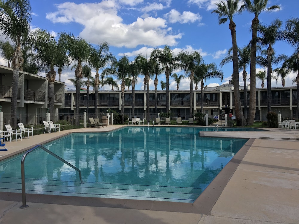 Valley Inn 33/59
