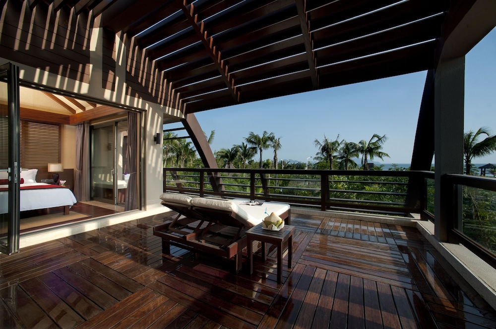 Pullman Oceanview Sanya Bay Resort and Spa 43/76